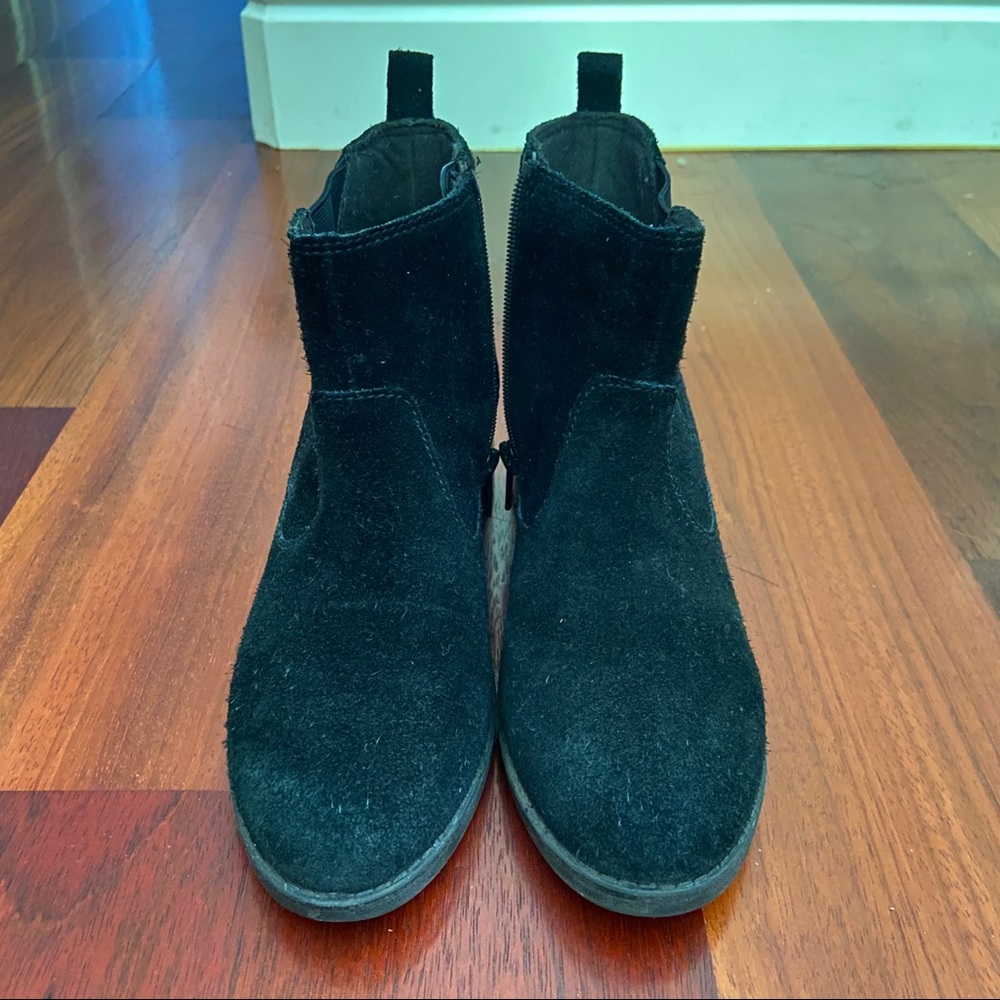 Clarks suede black Chelsea boots